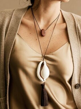 Sienna Shell Pendant Necklace NWOT